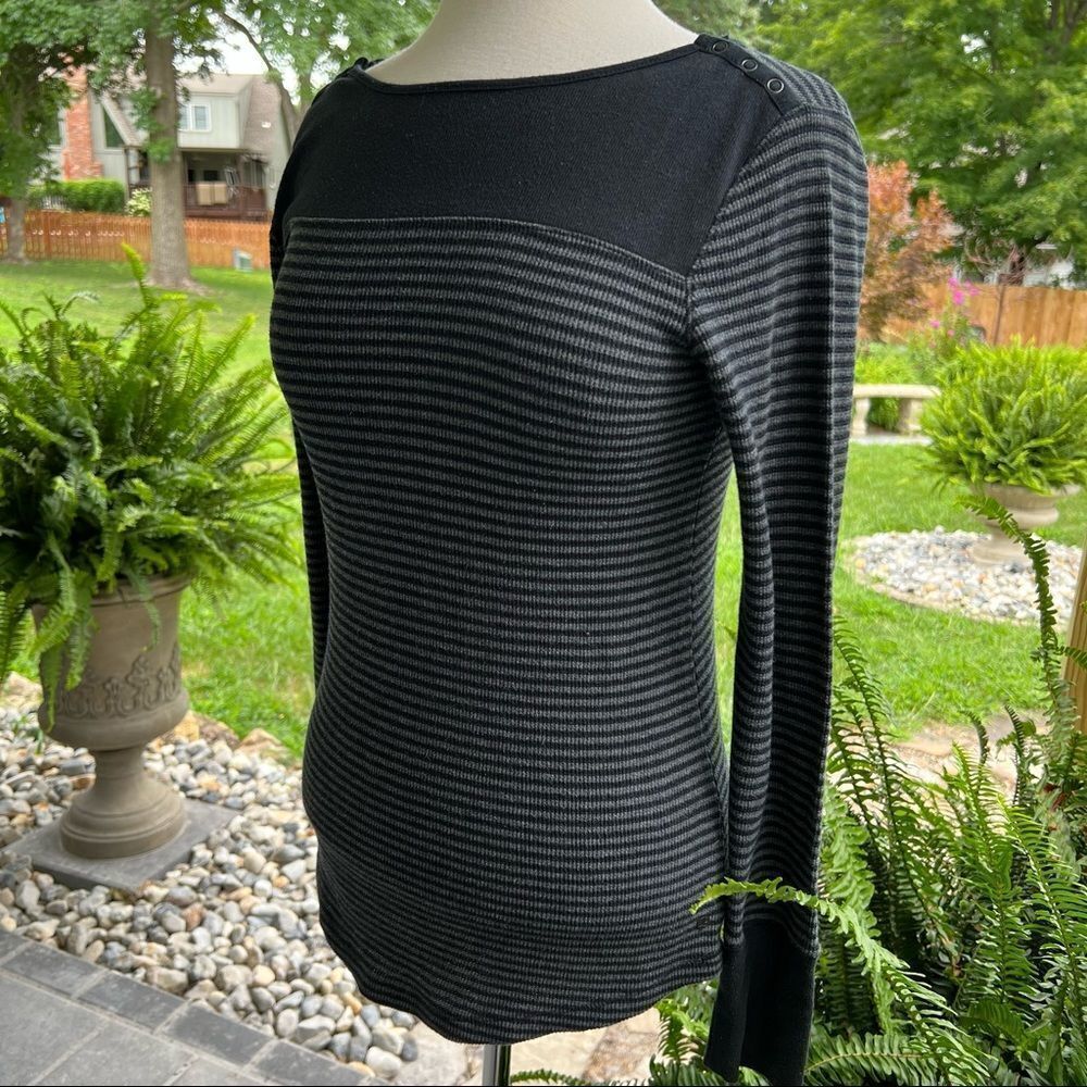 Eddie Bauer Long sleeves Black & Gray  Knit Top size Small